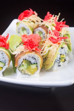 Japon mutfağı. Arka planda suşi var.