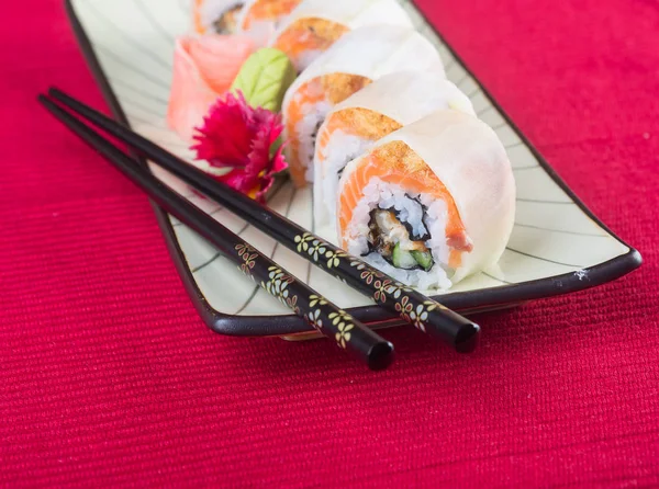 Japansk mat. sushi på bakgrunden — Stockfoto