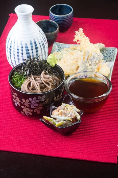 Japanische Küche. udon auf dem Hintergrund — Stockfoto