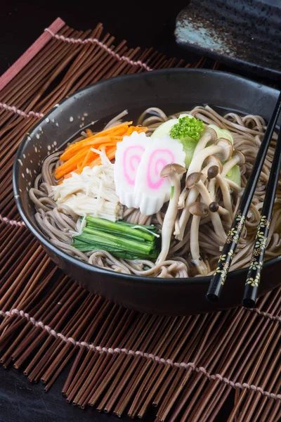 Japanische Küche. udon auf dem Hintergrund — Stockfoto