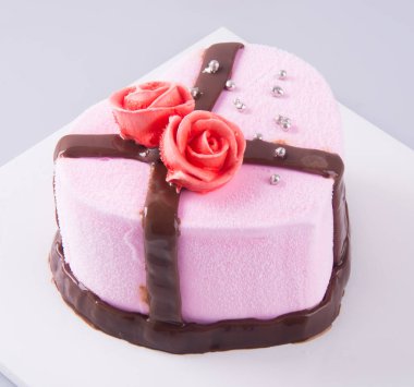 arka planda pastası, çilekli dondurma pasta