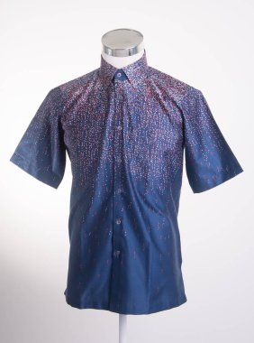 gömlek. bir arka plan üzerine giymiş erkek manken