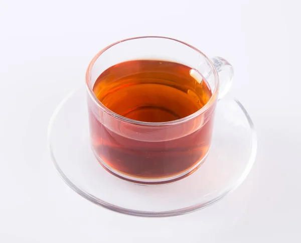 Tee in Glas Tasse oder Glas Tasse schwarzen Tee auf einem Hintergrund. — Stockfoto