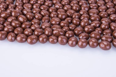 çikolata topları. bir arka plan üzerinde çikolata topları