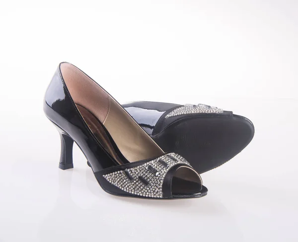 Schuh. Frauenschuh auf einem Hintergrund — Stockfoto