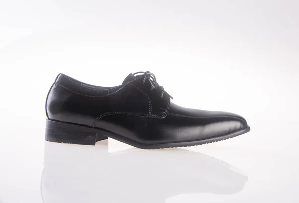 Schuh. Herrenmode Schuhe auf einem Hintergrund. — Stockfoto