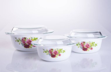 Seramik gıda konteyner arka plan üzerinde veya gıda kabı.