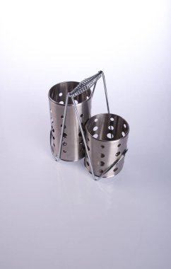 mutfak gereçleri tutucu zemin üzerine.