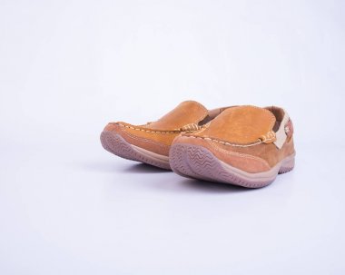 Ayakkabı veya renk erkek ayakkabıları bir arka plan üzerinde kahverengi.