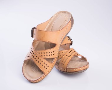 bir arka plan üzerinde ayakkabı ya da kadın sandalet.