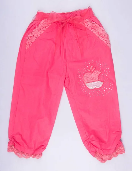 Pantaloni o Pantaloni per bambini per ragazza su uno sfondo . — Foto Stock