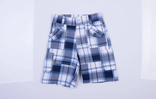 Calças ou calções masculinos em um fundo . — Fotografia de Stock