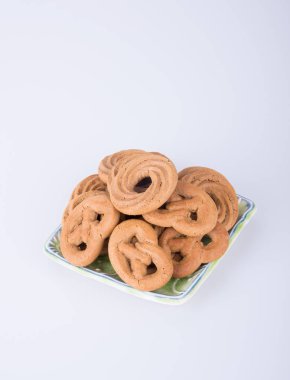 çerez ya da plaka bir arka plan üzerinde çeşitli tanımlama bilgileri.