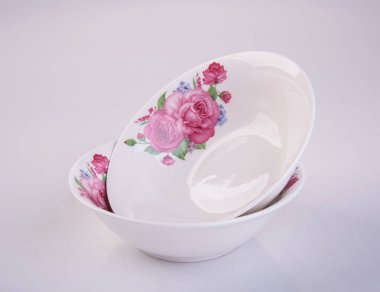 kase ya da arka plan üzerinde seramik tabak.