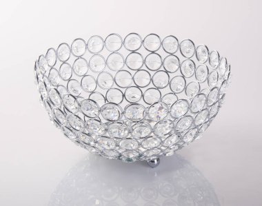 kase veya boş kristal kase arka planda.