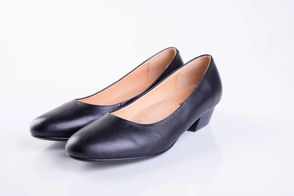 Buty lub buty dama czarny kolor na tle. — Zdjęcie stockowe