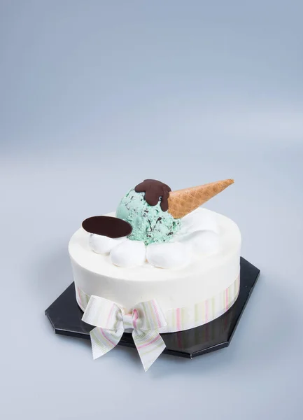 Bolo ou aniversário bolo de sorvete no fundo . — Fotografia de Stock