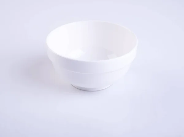 Miski lub miski ceramiczne na tle. — Zdjęcie stockowe