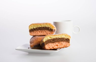 çörek veya çörek ve kahve bir arka plan üzerinde.