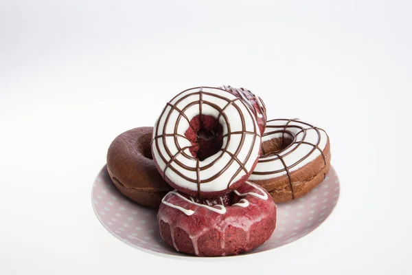 Donut oder frischer Donut auf einem Hintergrund. — Stockfoto