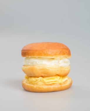 bir arka plan üzerinde Burger veya yumurta burger.