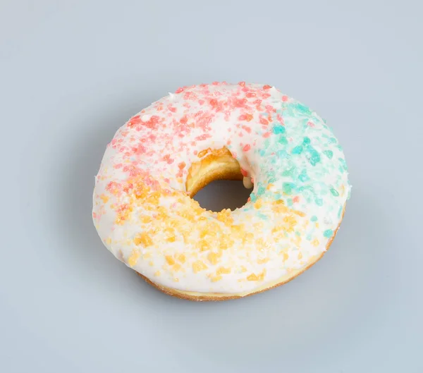 Donuts ou deliciosos donuts em bandeja no fundo . — Fotografia de Stock