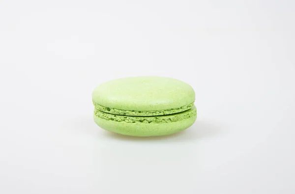 Macarons oder bunte Macarons auf einem Hintergrund. — Stockfoto