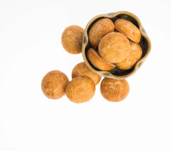 Biscoitos de amendoim ou biscoitos de amendoim redondos em um fundo . — Fotografia de Stock