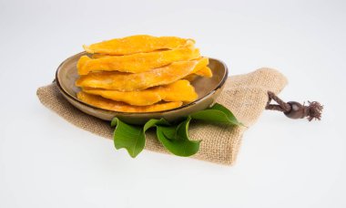 Bir arka plan üzerinde kurutulmuş Mango veya kurutulmuş Mango dilimleri.