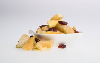 Kurutulmuş meyve veya arka plan üzerinde çeşitli Konserve sebzeleri.