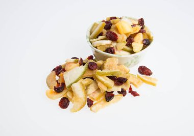 Kurutulmuş meyve veya arka plan üzerinde çeşitli Konserve sebzeleri.