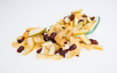 Kurutulmuş meyve veya arka plan üzerinde çeşitli Konserve sebzeleri.