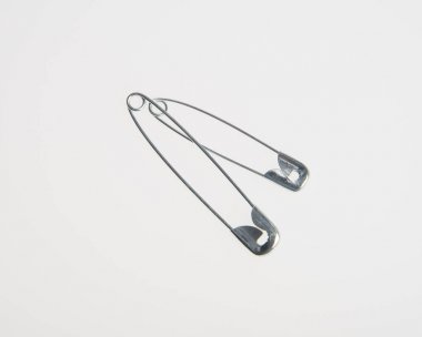 PIN veya bir arka plan üzerinde dikiş çengelli iğne.