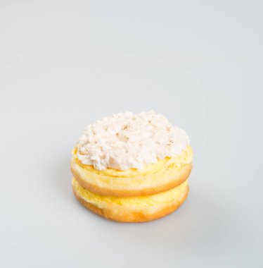 Burger veya çörek ton balıklı hamburger bir arka plan üzerinde.