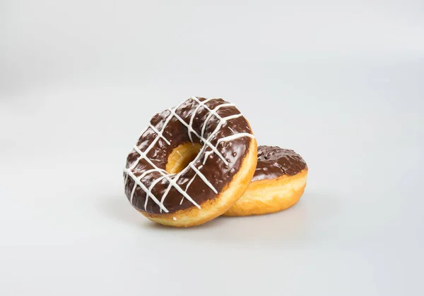 Donut lub czekolada pączek na tle. — Zdjęcie stockowe