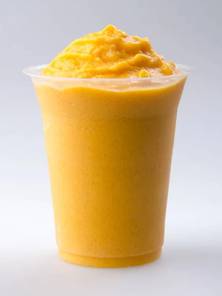 Yogur Mango Batido Aislado Blanco — Foto de Stock