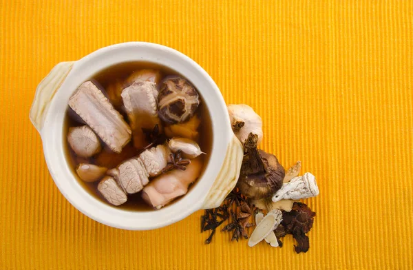 Ba kut teh. malaiischer Eintopf aus Schweinefleisch und Kräutersuppe, — Stockfoto