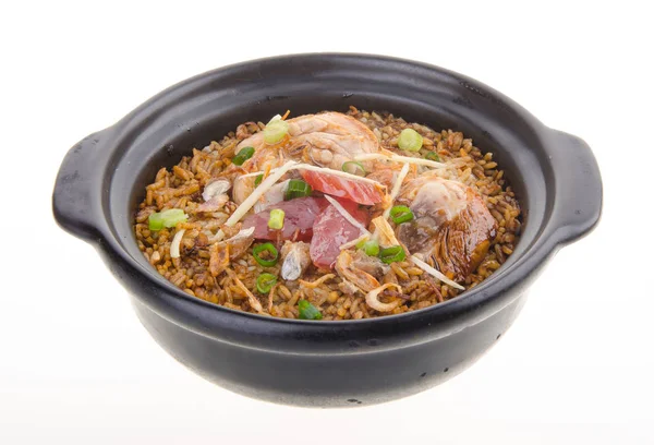 Připravované v hliněném hrnci kuře rýže. Asie jídlo — Stock fotografie