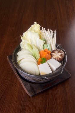 Japon mutfağı. güveç arka planda