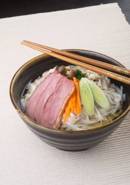 Japon mutfağı. Udon arka planda