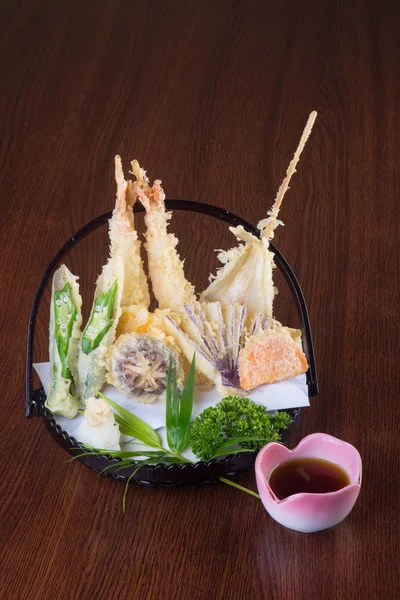 Japanese cuisine. tempura. Deep fried mix vegetable on the backg — Stock Photo, Image