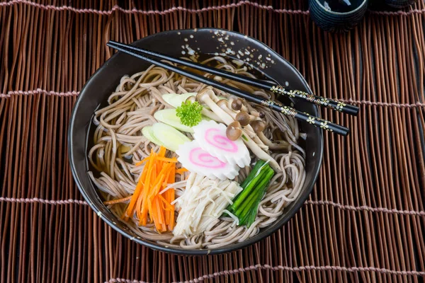 Dania kuchni japońskiej. Udon na tle — Zdjęcie stockowe