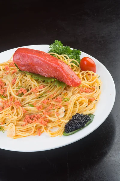 Japanse keuken. spaghetti op de achtergrond — Stockfoto