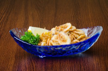 arka planda kızarmış karides