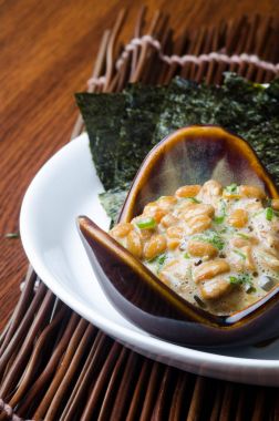 arka planda Japon natto