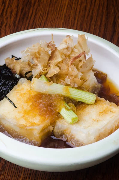 Japon mutfağı. arka planda Kızarmış tofu — Stok fotoğraf