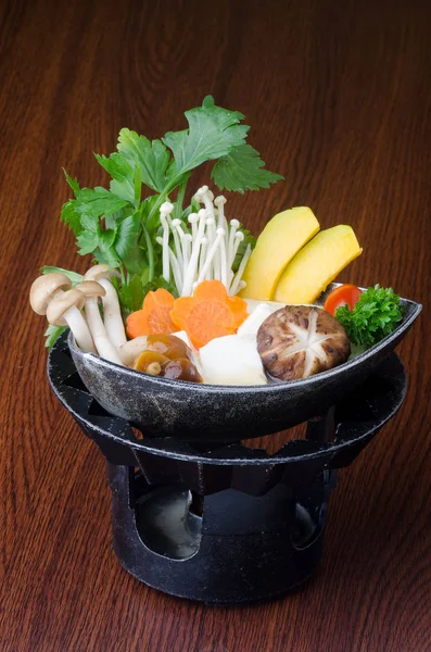 Cuisine japonaise. hot pot sur le fond — Photo