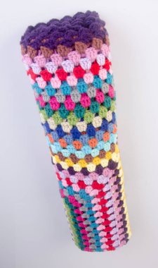 Battaniye ya da örgü battaniyesi.