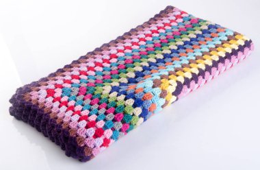 Battaniye ya da örgü battaniyesi.