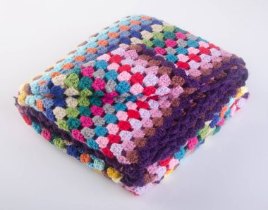 Battaniye ya da örgü battaniyesi.